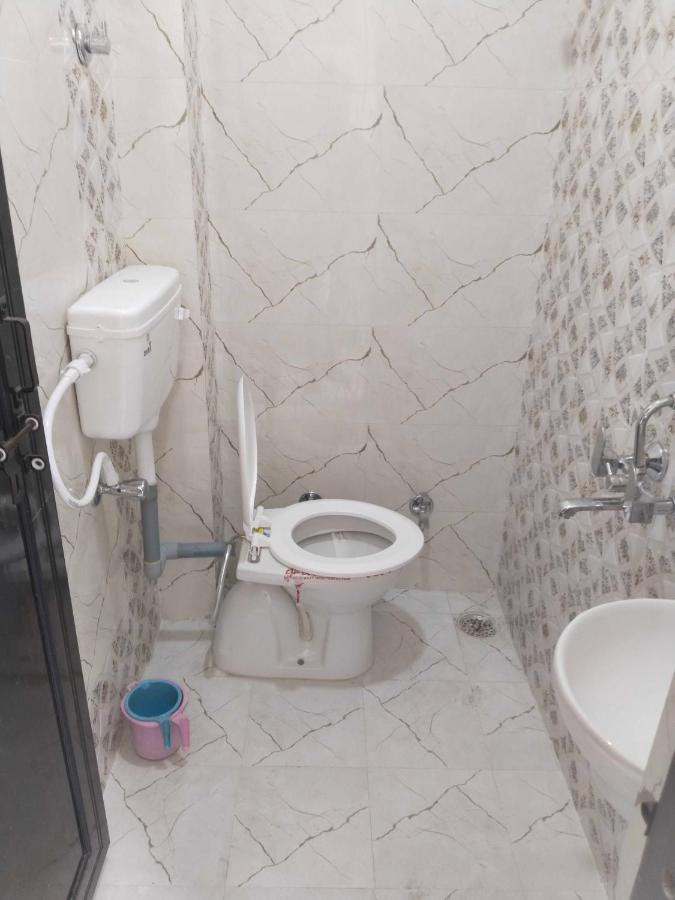 Oyo 81347 Amantran Hotel And Restaurant カーンプル エクステリア 写真